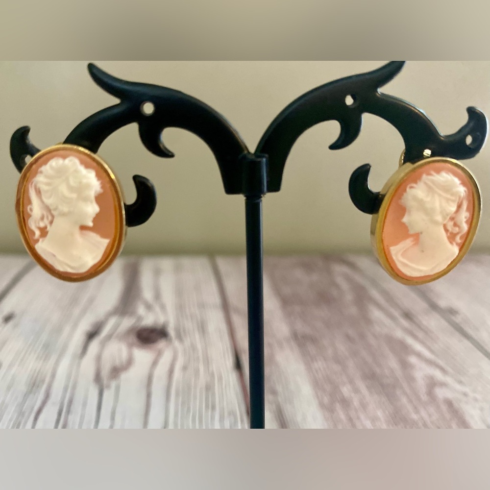 Gold-Tone Clip-On Vintage Peach Cameo Earrings